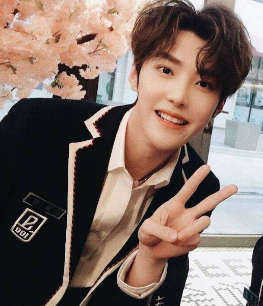 过一段时间,因为被扒出是目前出道的当红男团unine的成员嘉羿的女友