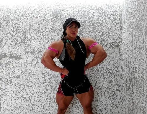 因身材羸弱被嘲笑女孩健身练出巨腿网友表示惹不起