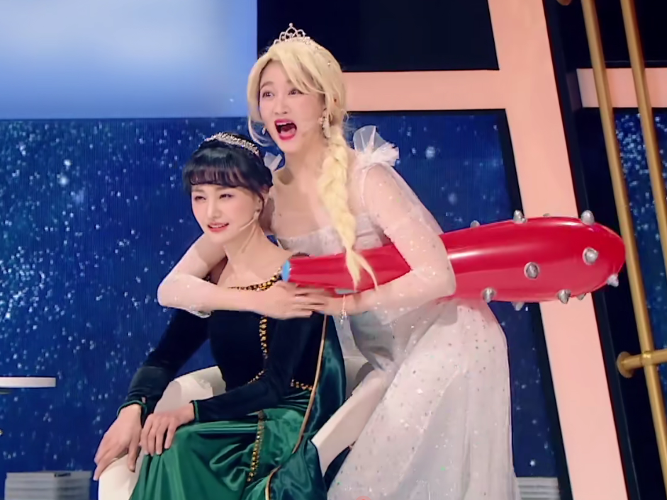 关晓彤和郑爽扮演角色,当两个人同框,完全分不清谁更美