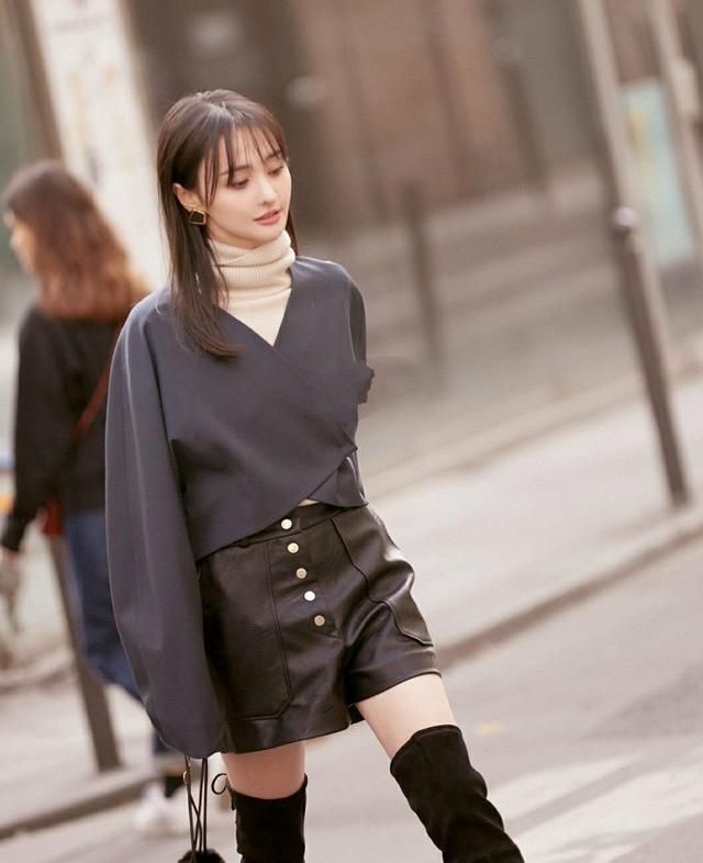 郑爽穿衣真有范穿短裤秀身材裤子还没外套长显高又时髦