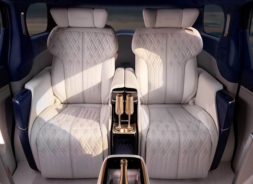 新款别克gl8实车零重力座椅贯穿屏还幻想埃尔法