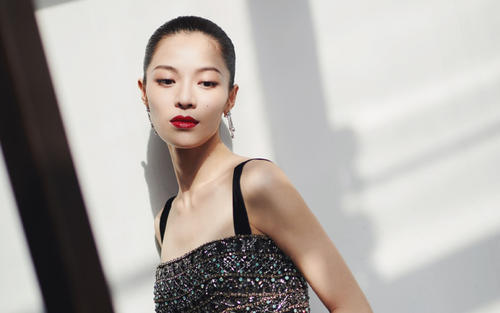 男友@钟楚曦与外籍男友亲密照 三年前旧爱被实锤照片引人遐思