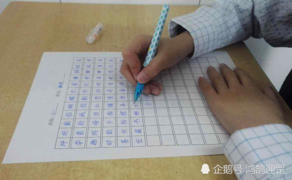 9岁男孩作业字迹工整漂亮如印刷体,堪比书法家,老师不忍批改