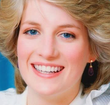 小时候,她的家人喜欢叫她"丽丽贝特(lilibet),她的丈夫菲利普喜欢叫她