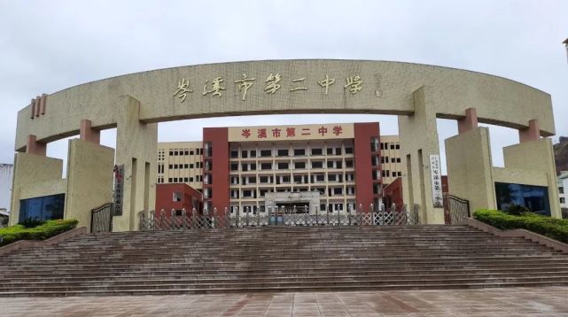 岑溪各学校开学准备进行时岑中发部分口罩给学生