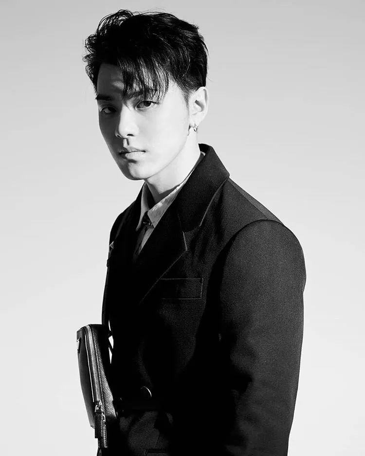 李辉珉(lee hwimin),与朴圭正完全相反,是个学渣,曾表示初次见面觉得