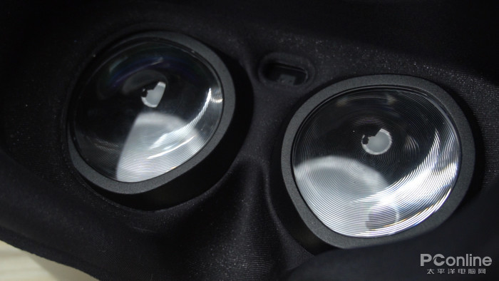 镜片采用了经过精心挑选的菲涅尔透镜,处理器则采用了高通骁龙的vr