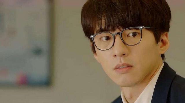 是奔着杨紫来的,傅孟柏在《我的莫格利男孩》中就是饰演的男二陆子曰