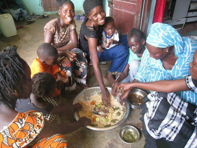 非洲普通家庭的一日三餐,看完终于明白:非洲人穷是有原因的