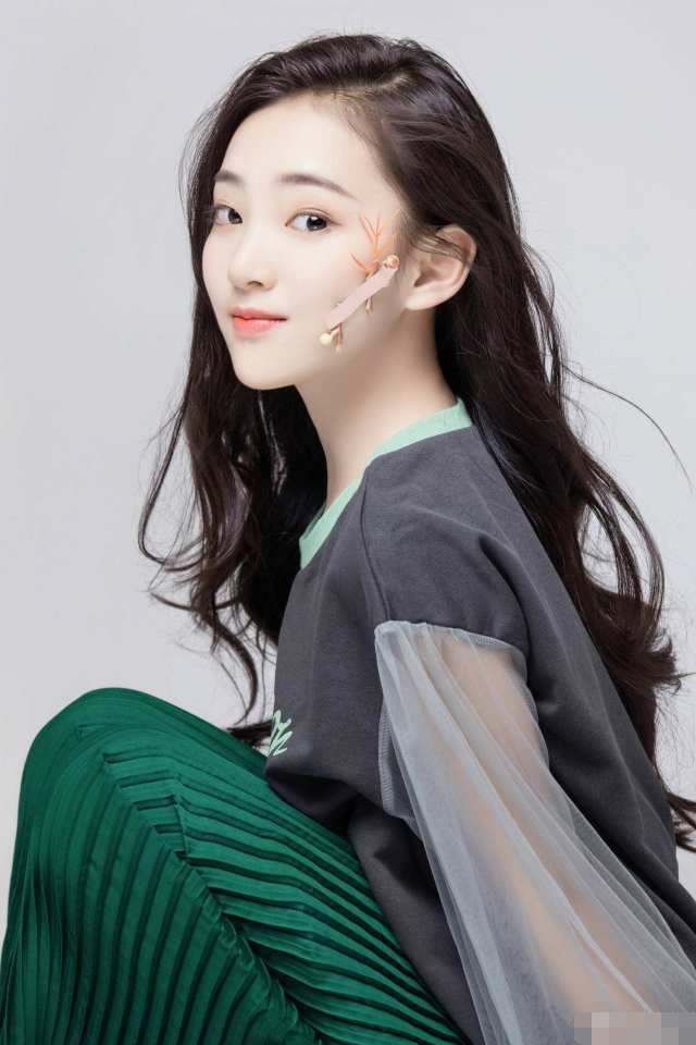 小戏骨白娘子陶奕希被曝遭校园暴力脸被画成猪头受侮辱诅咒