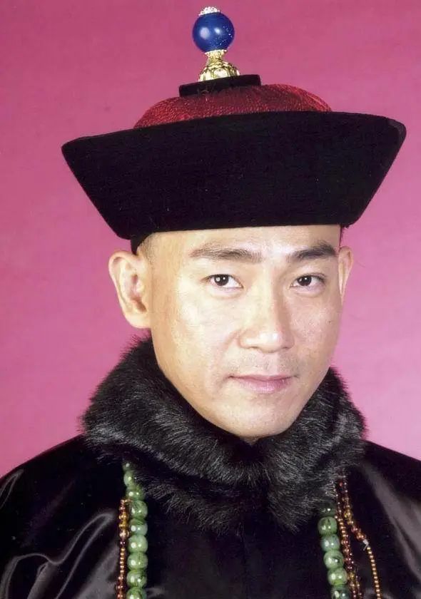 的孙白飏终于担纲男主角的《鉴证实录》里其貌不扬但义正词严的曾家原