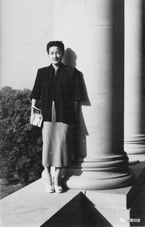 周小燕的父亲周苍柏是一个非常具有进步思想的实业家.