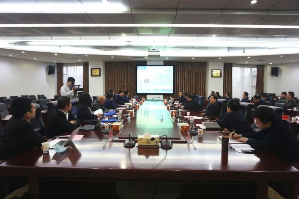 会上,彭浩介绍了信维有关情况及产业重点发展方向,参会人员就合作有关