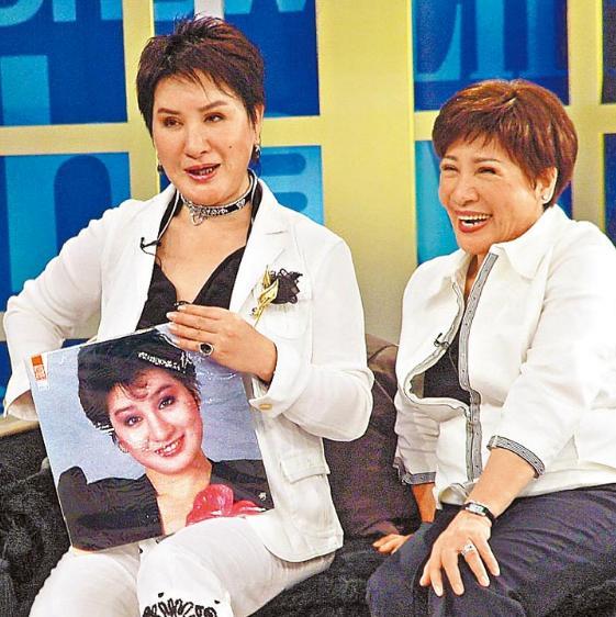 歌仔戏活宝小凤仙设灵徒子徒孙下跪磕头拜别众人泣不成声