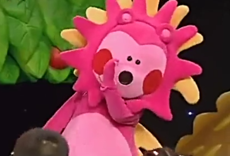 智慧树的小咕咚整容了开眼角打瘦脸针成网红脸毁童年了