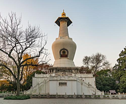 "一夜建成"的白塔,藏身于5a景区之中,去的人都要绕着转三圈?