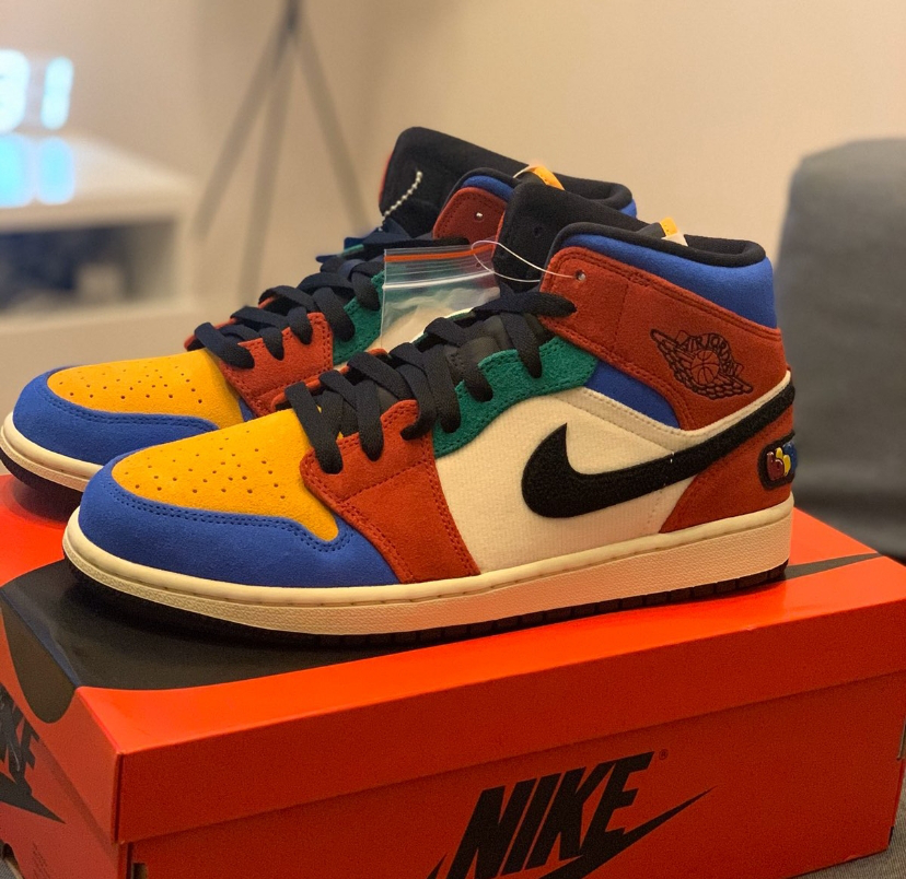 这款aj是多种彩色材质进行拼接!五彩多色的鞋面设计你爱了吗?