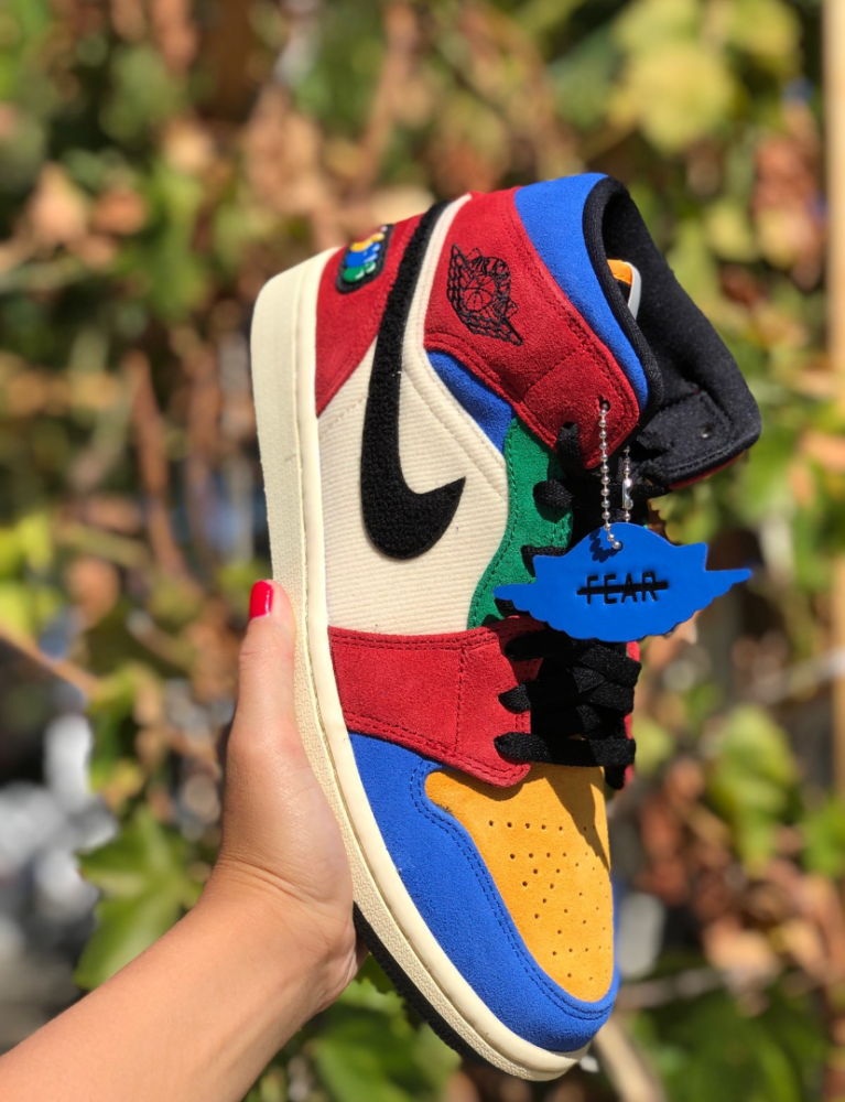 这款aj是多种彩色材质进行拼接!五彩多色的鞋面设计你爱了吗?