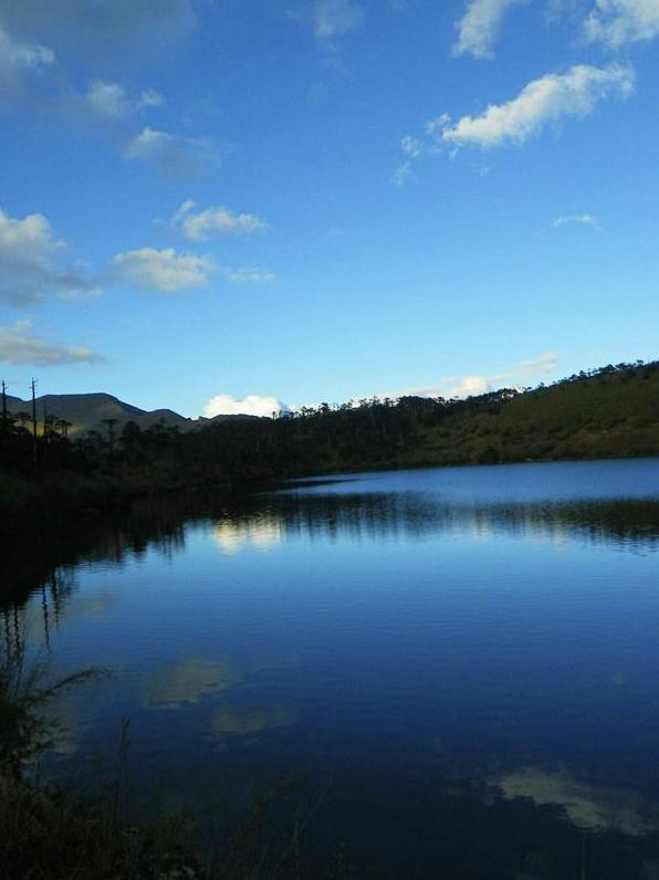 落日前的听命湖