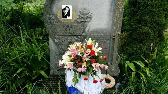 27岁女歌手投缳自尽:高晓松落泪,许巍烧歌,汪峰连写两篇墓志铭_腾讯