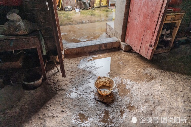 破房子到處漏雨