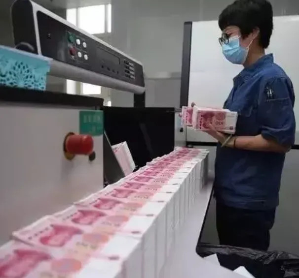 印钞厂工人薪水只有三千块,为何却很少人辞职?内部员工:谁走谁傻