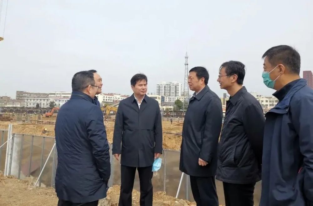 县长张其兵,副县长孔繁清陪同调研.