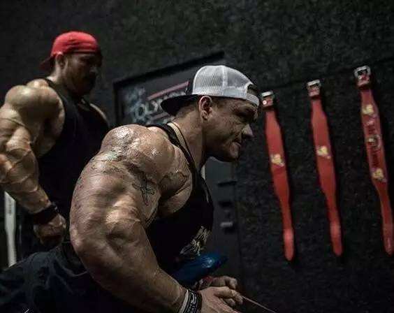 了这张卡,由此也不难看出他的难度,人们更是对于达拉斯·麦卡弗给予