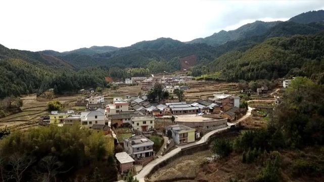 "扶贫工厂"开到家门口,和平村民变身"上班族"|上陵镇|和平县|驻村工作