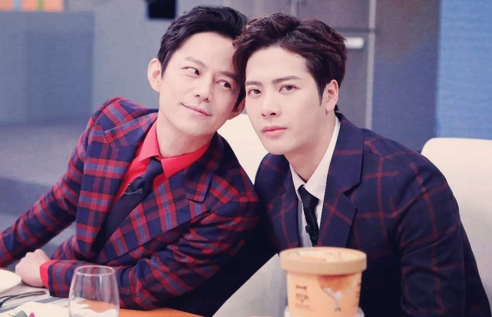 王嘉尔抱憾缺席冰箱6何炅发文回复其中5个字体现出高情商