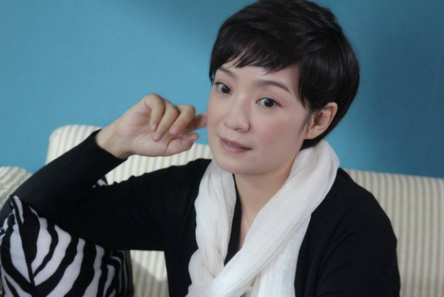 与帮助自己的杜珺闪婚闪离后张嘉译为何转身娶了二婚富豪女明星