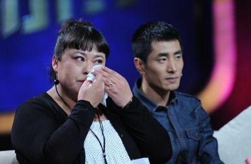 也是在这一年,她遇到了比自己小15岁的王颢森并爱上了他,两个人互相生