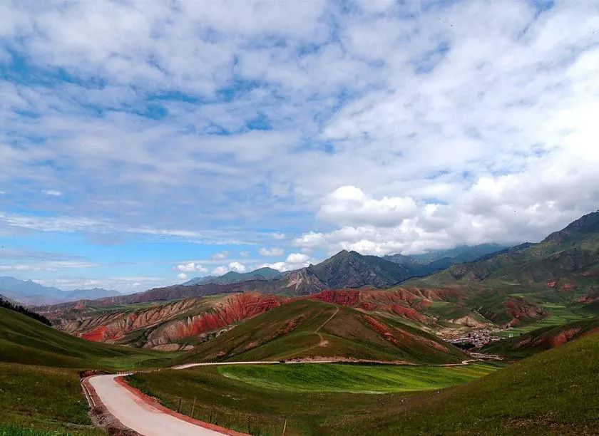 作者|向国忠 银装素裹的党河南山和土尔根达坂山连绵起伏,让你心驰
