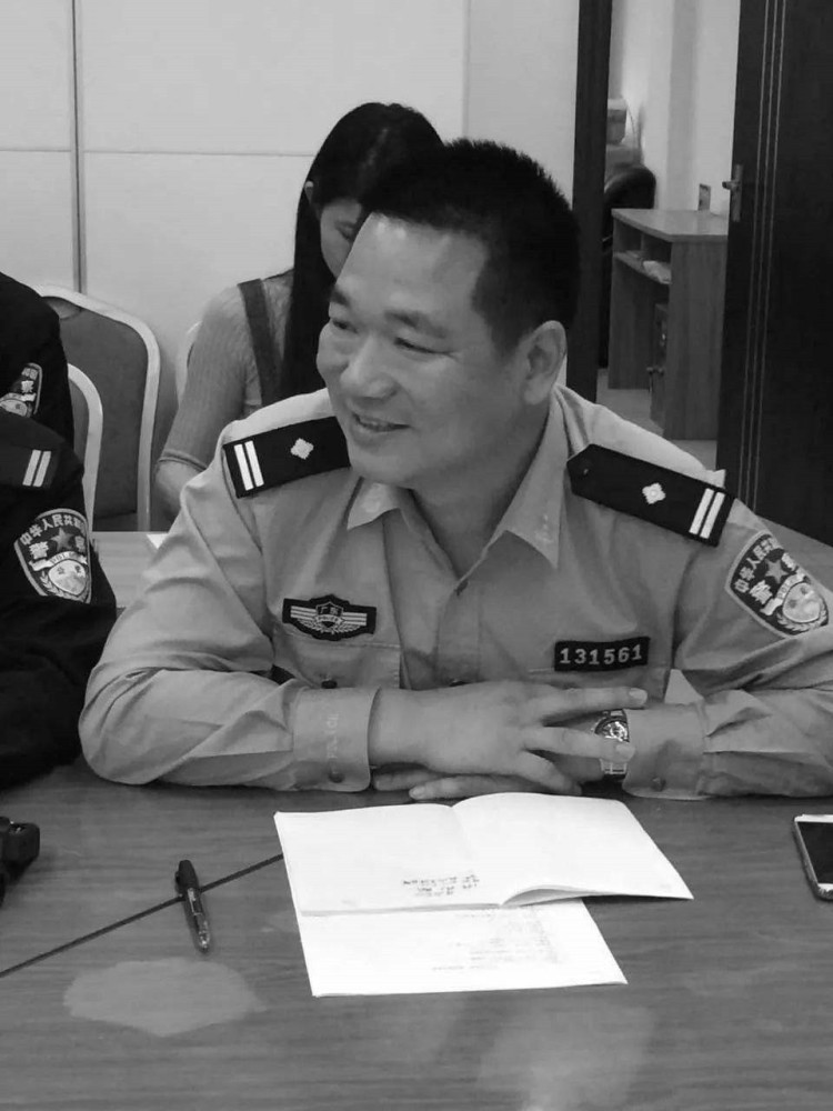 牺牲时间:2019年7月24日,47岁刘海峰,深圳公安局交警支队西部高速公路