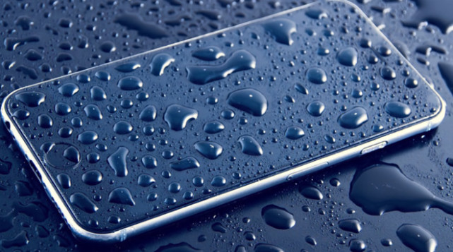 新的专利显示苹果准备打造一款可在水下使用的iPhone