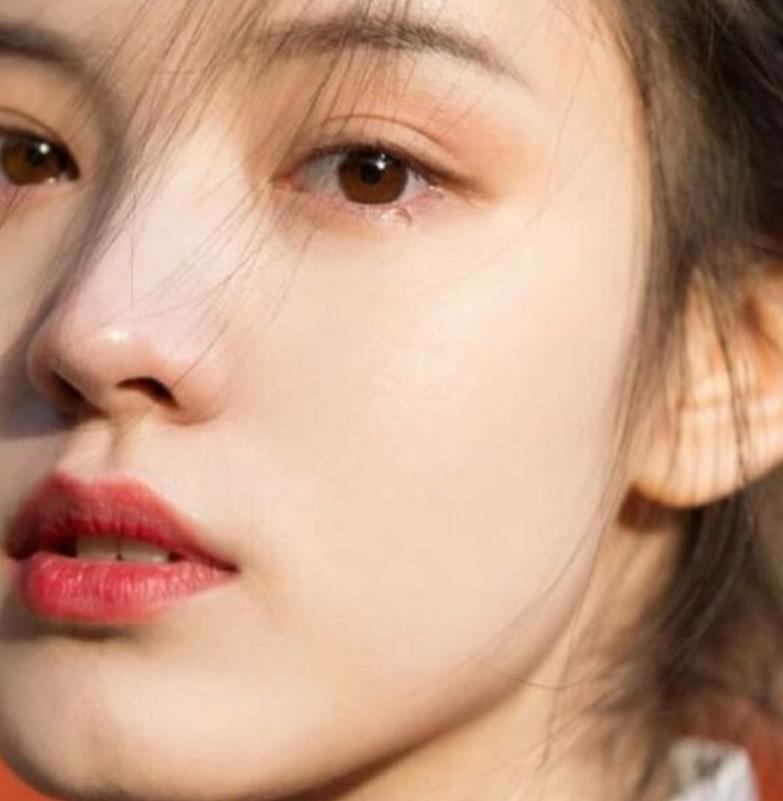 高鼻梁=高颜值?要是脸上有这3个特点,鼻梁不高也照样好看!_腾讯新闻