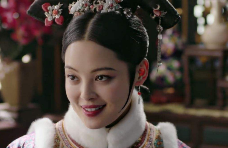 如懿传金玉妍被贬为庶人与永珹分离时谁注意到她的手了