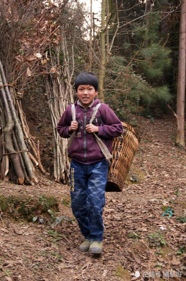 农村孩子受到校园欺凌将生活费藏鞋垫里,却不敢告诉老师家长!