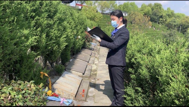 接到这个请求后,曾送别王女士父亲最后一程的萧山殡仪馆工作人员