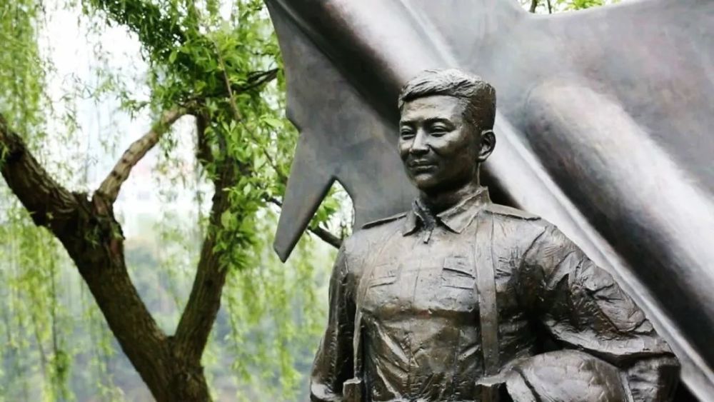 岳阳人从未忘记,你帅气的样子永远在天空在心里