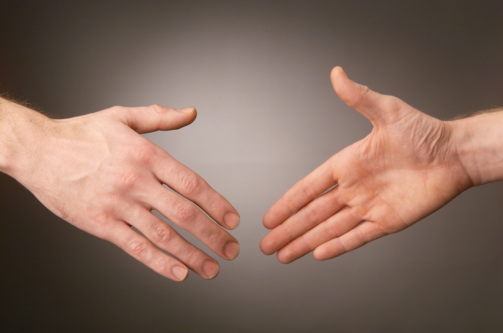 对于女性来说手掌老是出汗是怎么回事呢 腾讯新闻