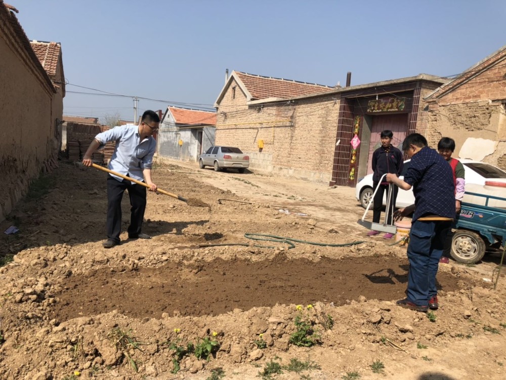 太温暖禹城李屯乡经管站长撂笔从耕为贫困户建幸福菜园