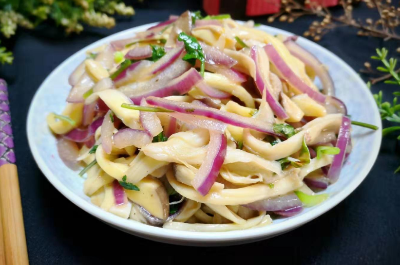 【洋葱炒平菇的正确做法】