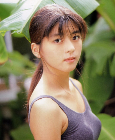 被李连杰耽误的日本女星貌美堪比利智至今46岁依旧单身