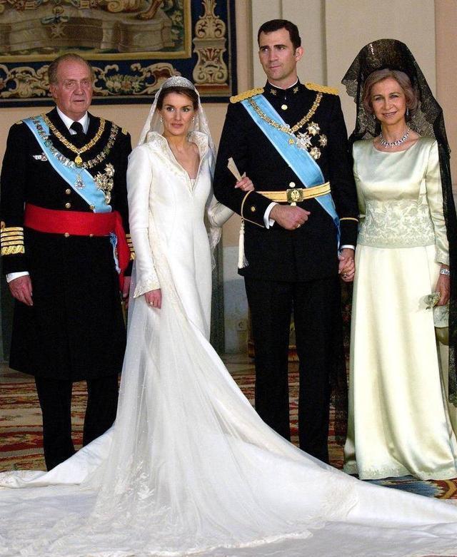 莱蒂西亚王后与费利佩六世的世纪婚礼大回顾一组老照片见证玄