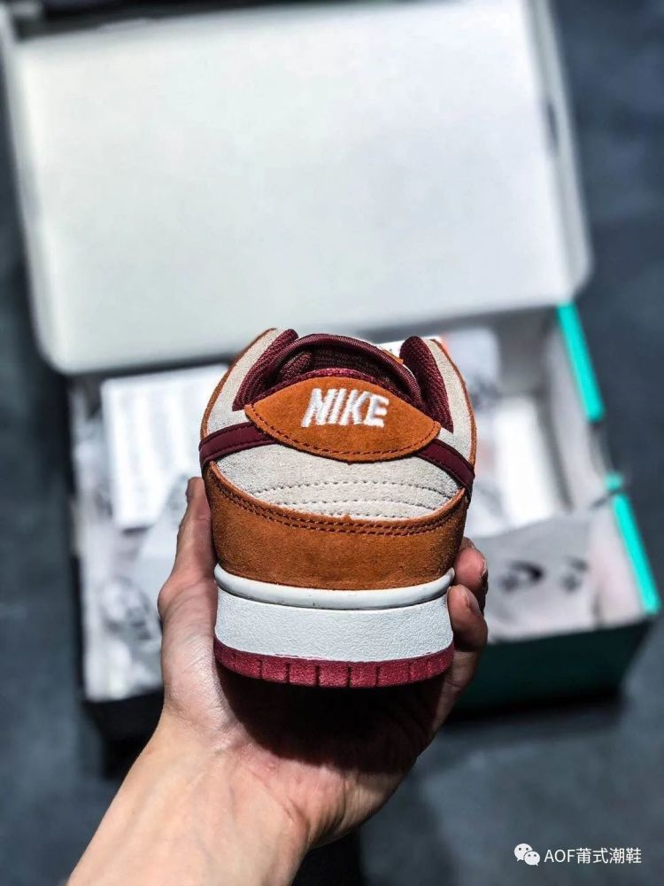 穷玩aj富玩dunk,dunksb砖红色开箱实测!_腾讯新闻