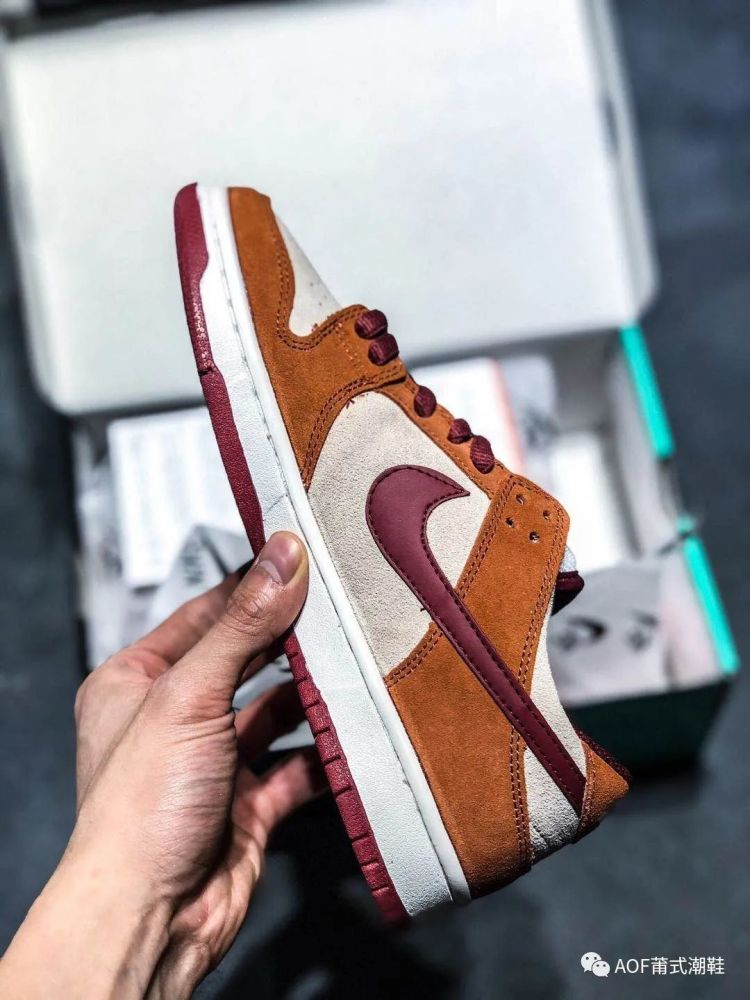 穷玩aj富玩dunk,dunksb砖红色开箱实测!