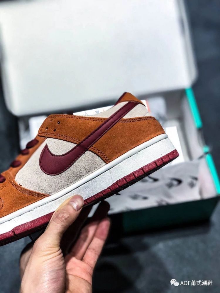 穷玩aj富玩dunk,dunksb砖红色开箱实测!_腾讯新闻