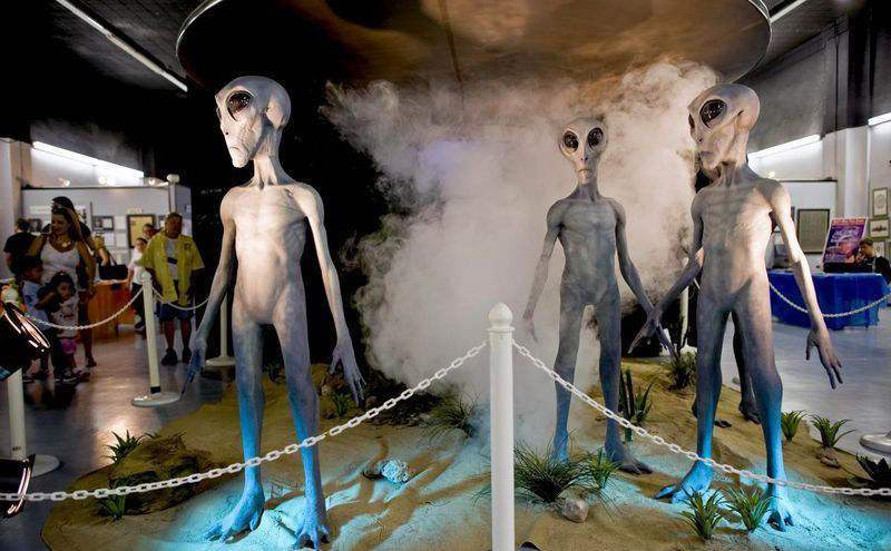 1995年几名外国医生解剖了外星人后来证明这是个骗局