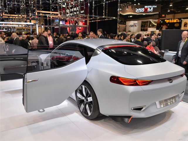 无框门配隐藏把手,帅过奥迪a7,不足18万